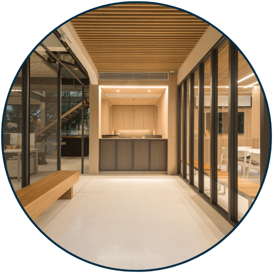 ช่างฝีมือมีความชำนาญเครื่องมือครบ